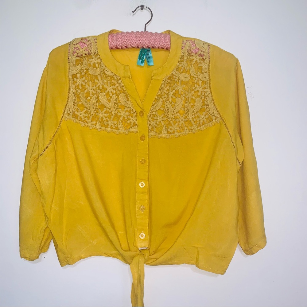 Women’s Mustard Yellow Tie-Front Lace Yoke Top Large